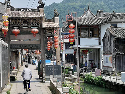 坡南街的水生态系统恢复与端午节的绿色传承 浙江平阳县坡南历史文化街区改造提升水系生态修复项目